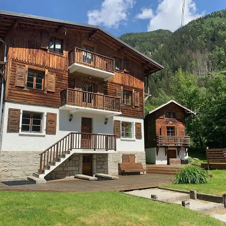 3 Bedrooms, Whole Floor, New Kitchen, Town Centre Chamonix