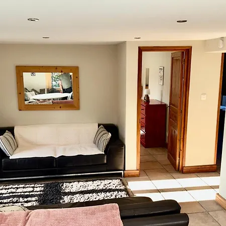 Appartement 3 Bedrooms, Whole Floor, New Kitchen, Town Centre *