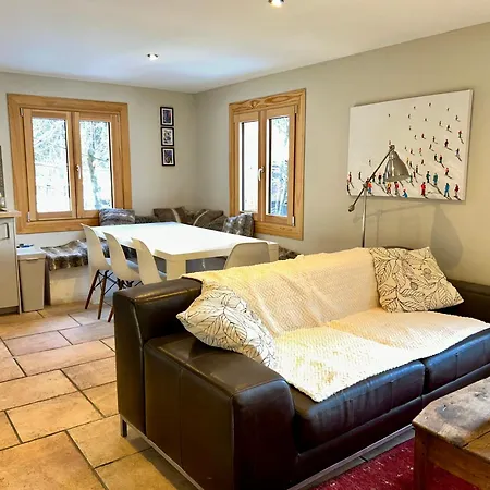 3 Bedrooms, Whole Floor, New Kitchen, Town Centre Apartmán