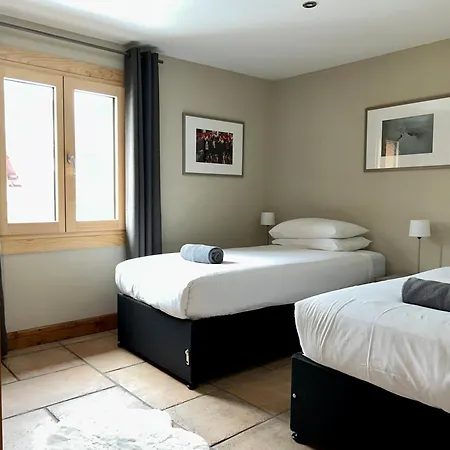 Apartman 3 Bedrooms, Whole Floor, New Kitchen, Town Centre