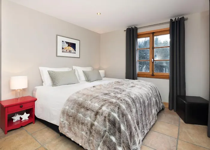 3 Bedrooms, Whole Floor, New Kitchen, Town Centre Apartment Chamonix