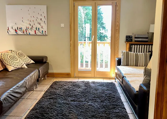 Apartment 3 Bedrooms, Whole Floor, New Kitchen, Town Centre