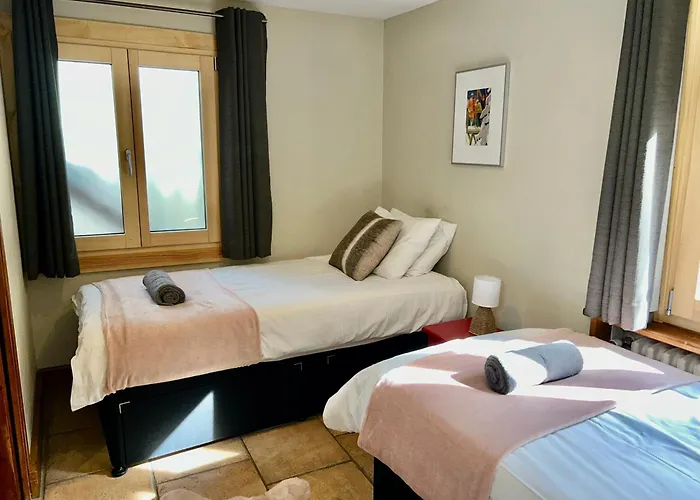 3 Bedrooms, Whole Floor, New Kitchen, Town Centre * Chamonix